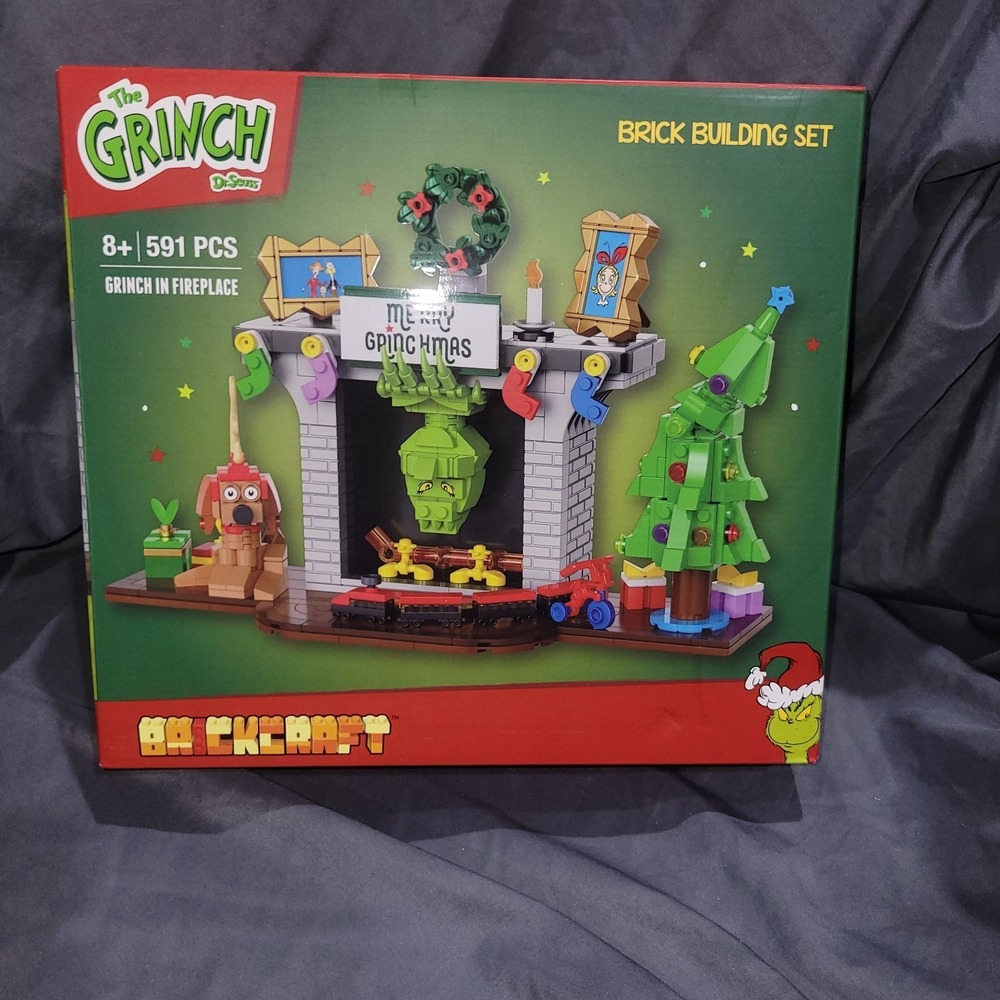 Brickcraft Grinch In Fireplace 591pc Brick Building Set